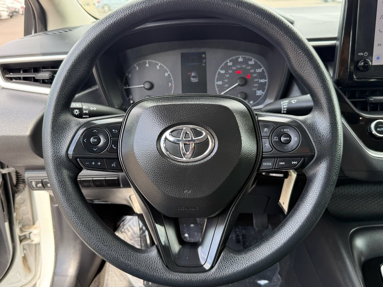 Used 2025 Toyota Corolla LE FWD image 16