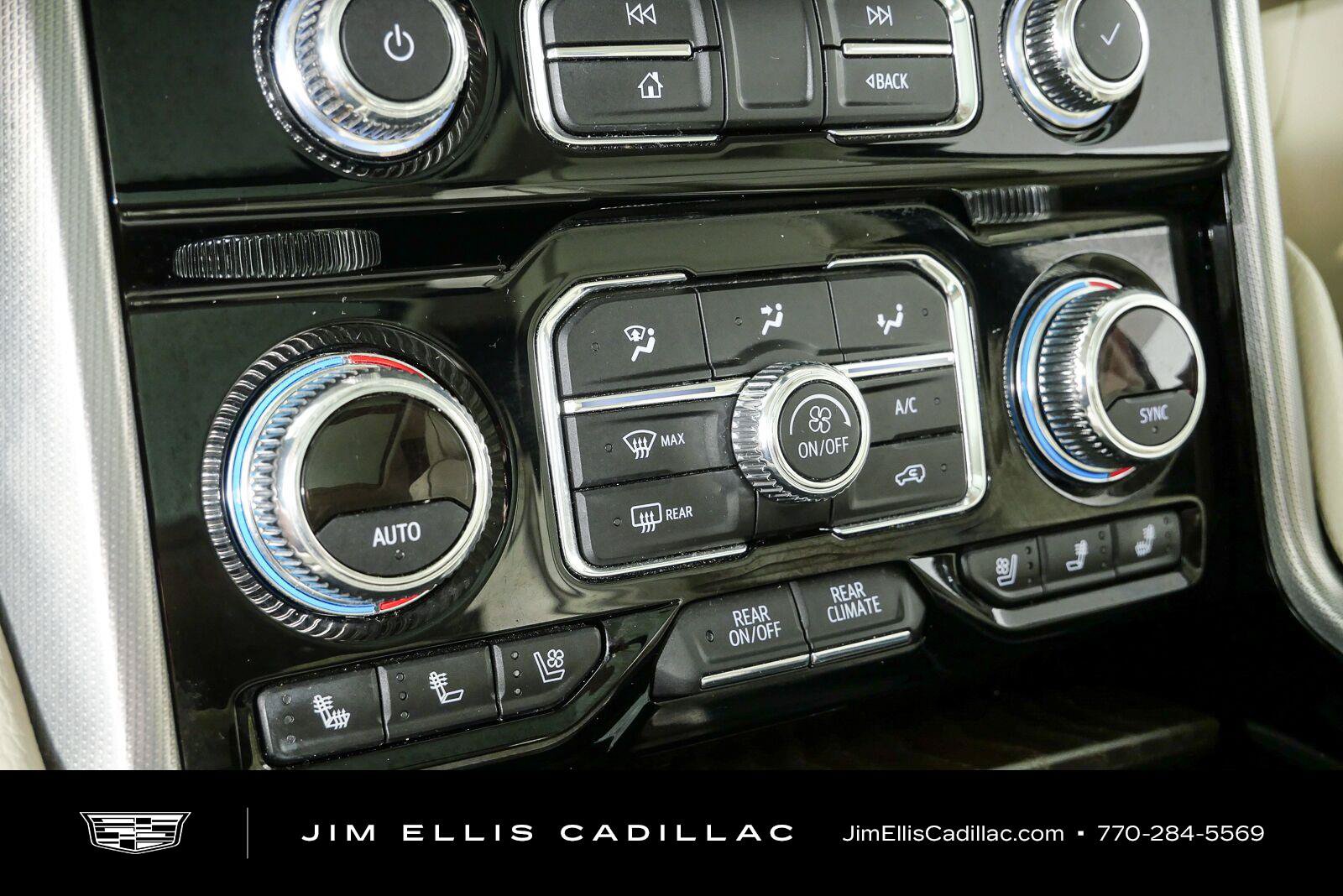 Used 2021 GMC Yukon XL Denali w/ Denali Premium Package RWD image 17