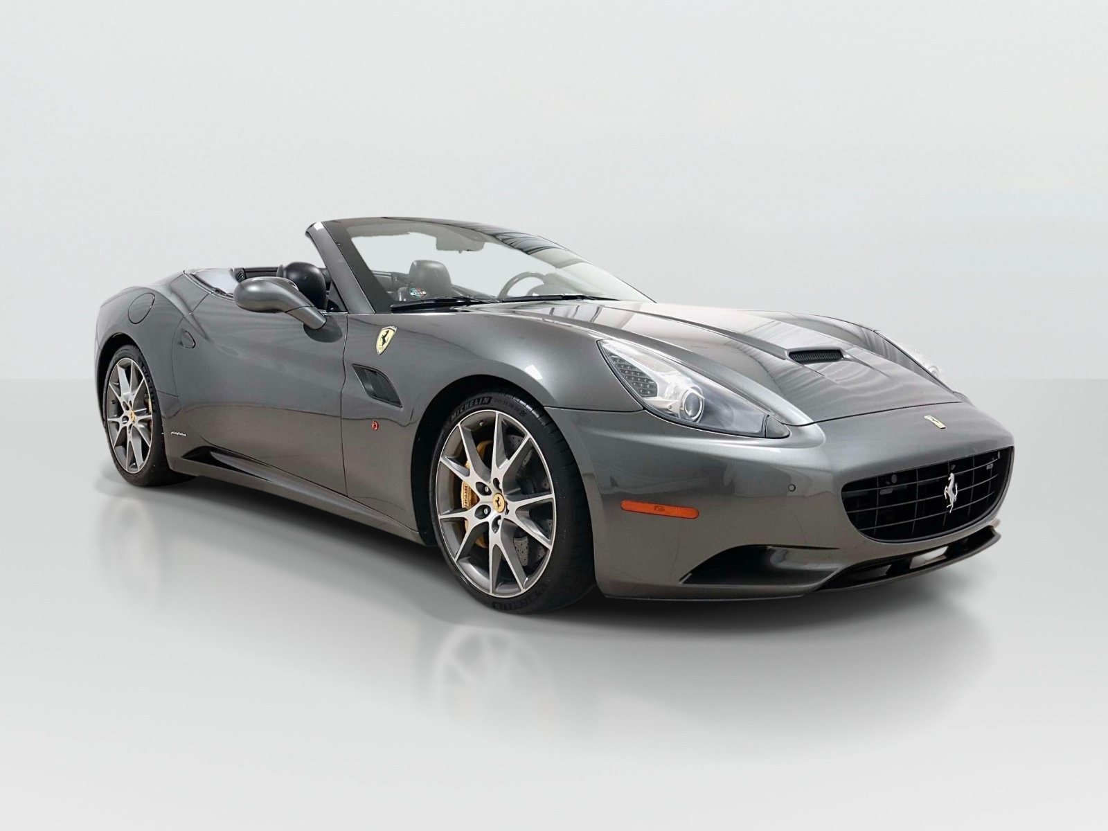 Used 2011 Ferrari California RWD image 7