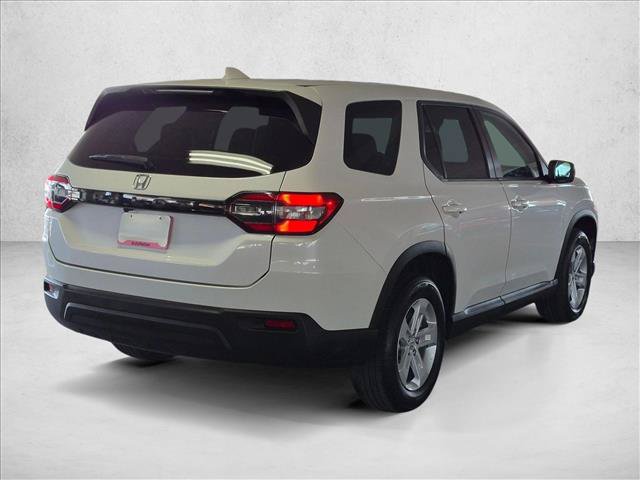 Used 2023 Honda Pilot LX image 5