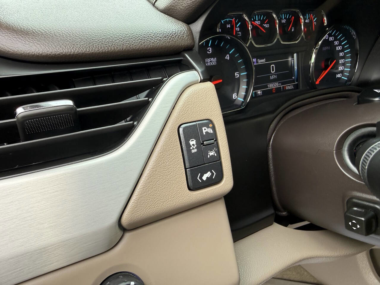 Used 2019 GMC Yukon XL SLT w/ Premium Edition AWD/4WD image 29