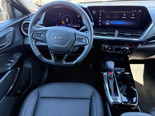 Used 2025 Chevrolet Trax RS w/ Sunroof Package FWD image 8