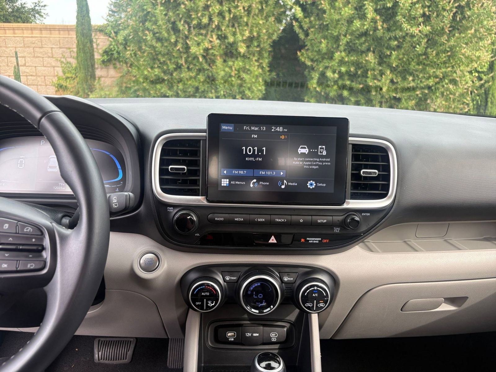 Used 2025 Hyundai Venue SEL image 17