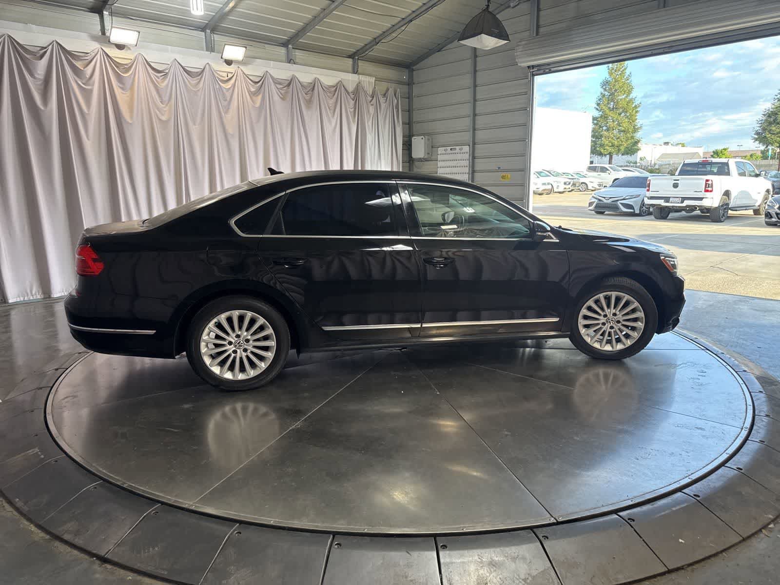 Used 2016 Volkswagen Passat 1.8T SE w/ Lighting Package (P06) image 4