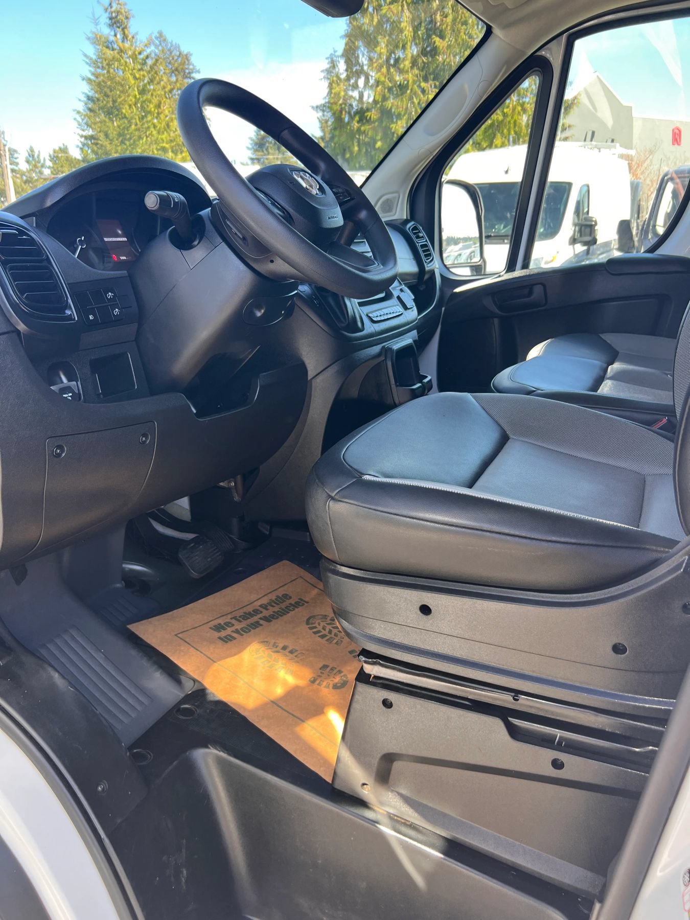 Used 2024 RAM ProMaster 2500 w/ Convenience Group FWD image 9