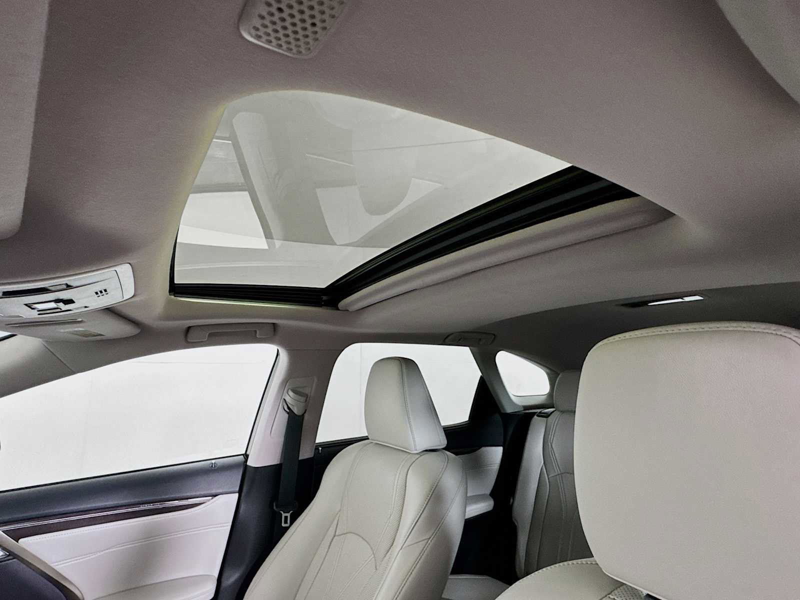 Used 2020 Lexus RX 450hL Luxury w/ Accessory Package image 13