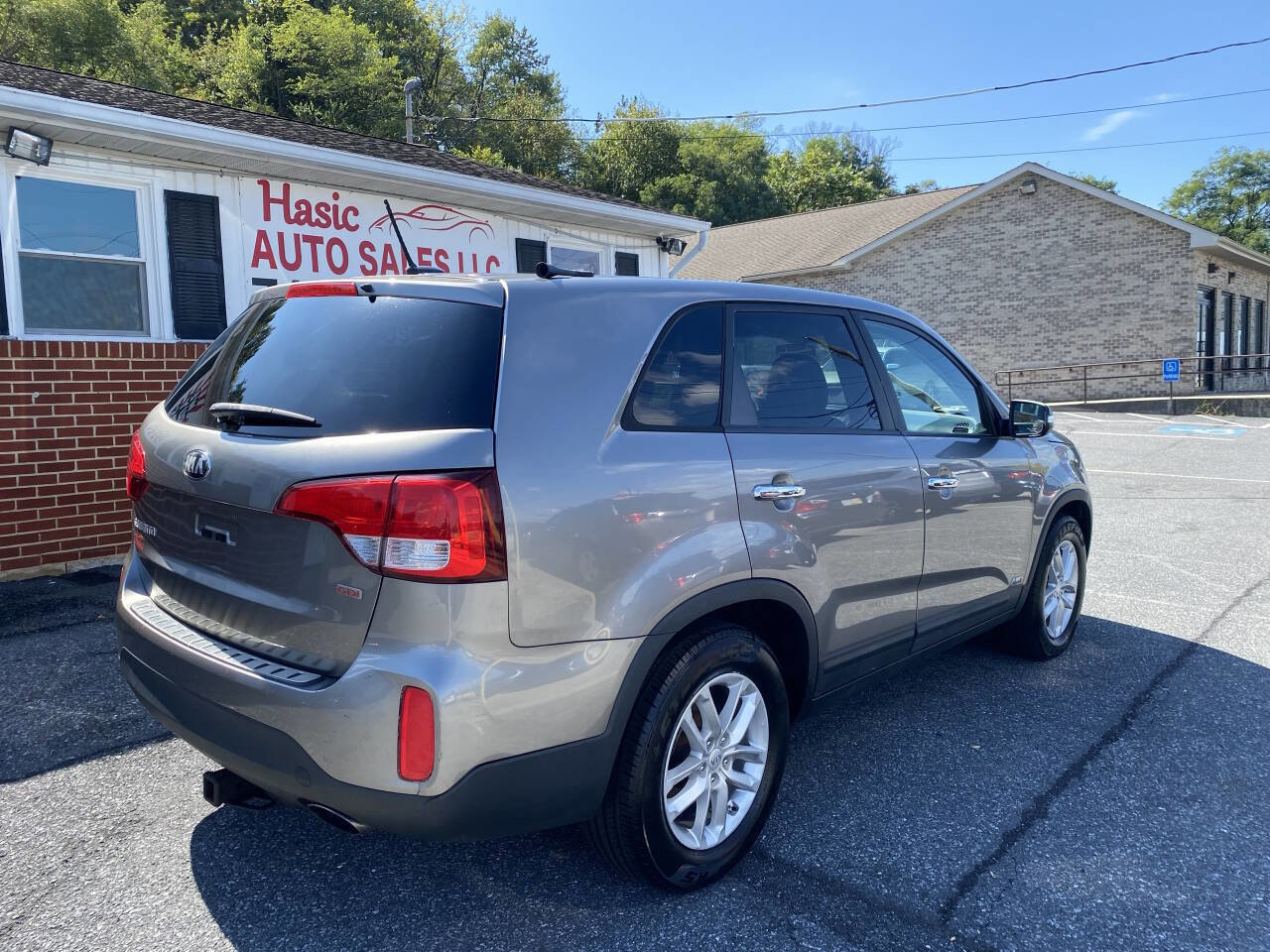 Used 2015 Kia Sorento LX image 5