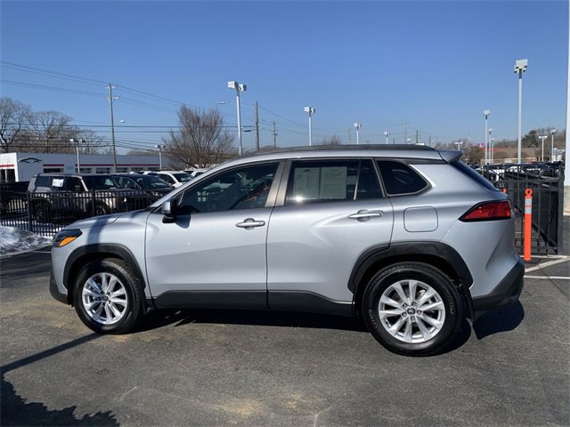 Used 2024 Toyota Corolla Cross LE image 5