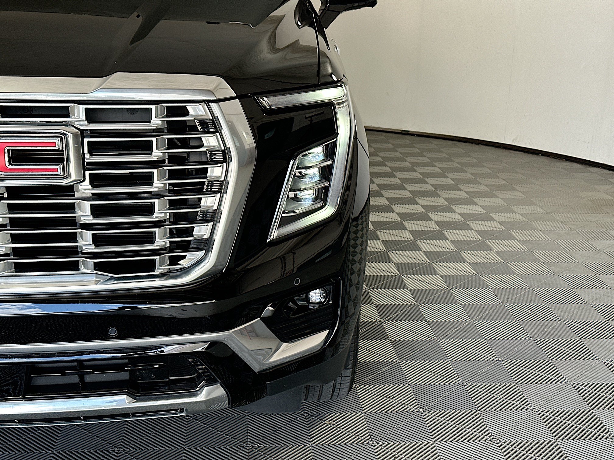 Used 2026 GMC Yukon Denali w/ Sun & Power Step Package AWD/4WD image 9