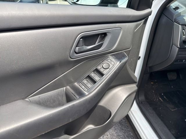 Used 2025 Nissan Rogue S FWD image 25