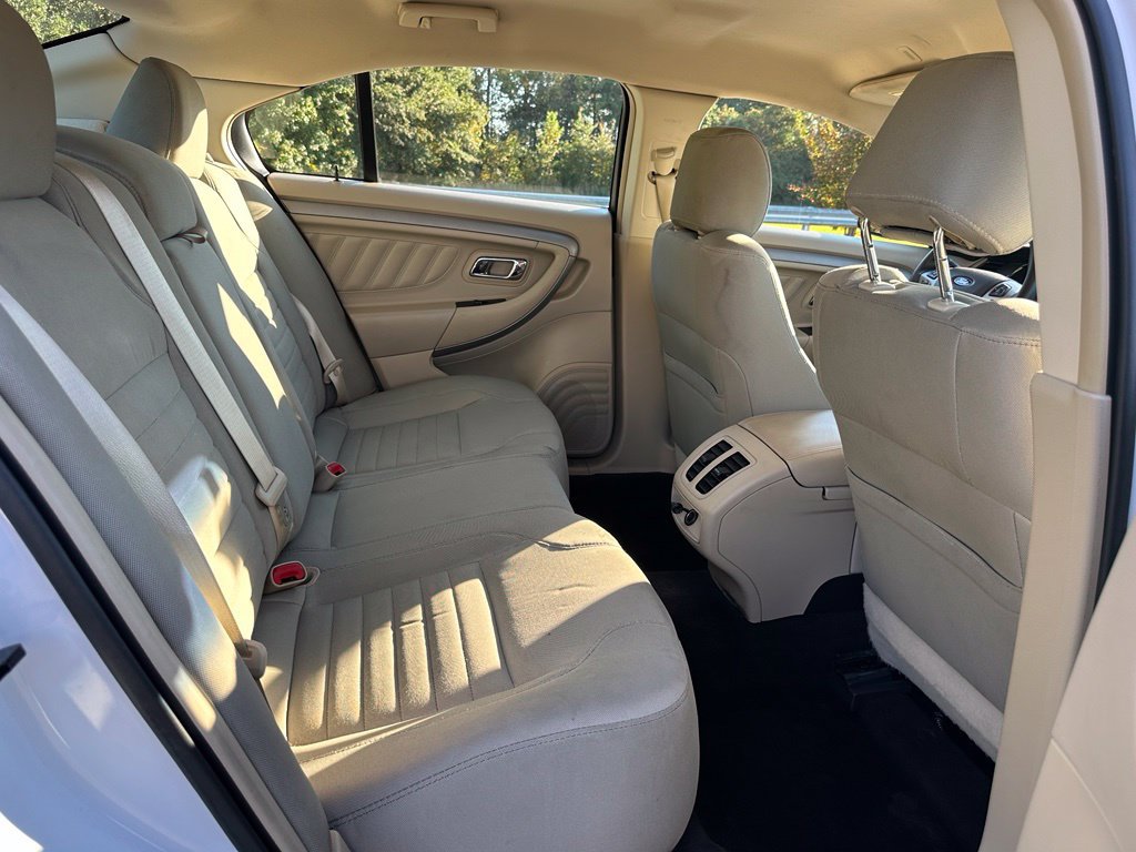 Used 2018 Ford Taurus SE FWD image 19