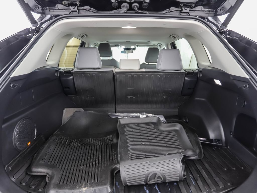 Used 2023 Toyota RAV4 XLE Premium image 22