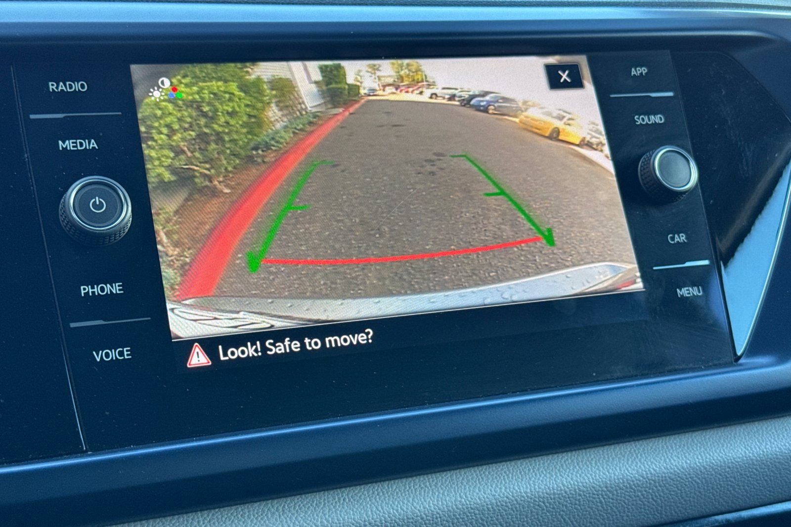 Used 2022 Volkswagen Taos SE image 19