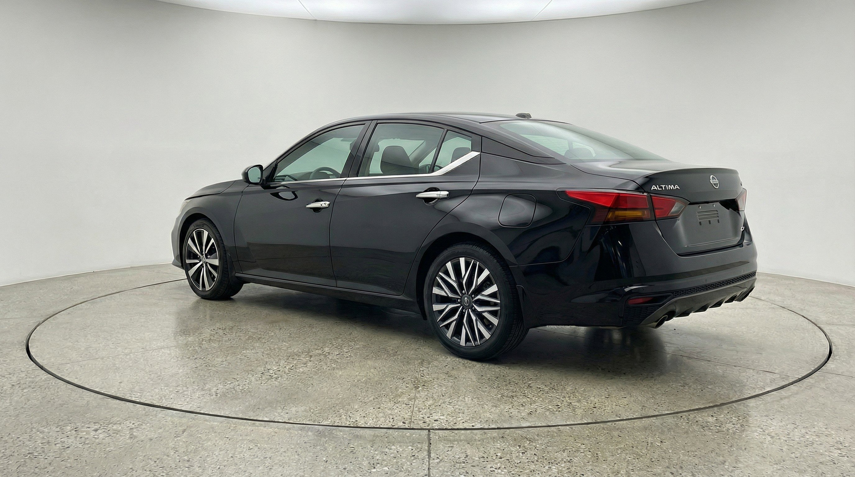 Used 2025 Nissan Altima 2.5 SV image 6