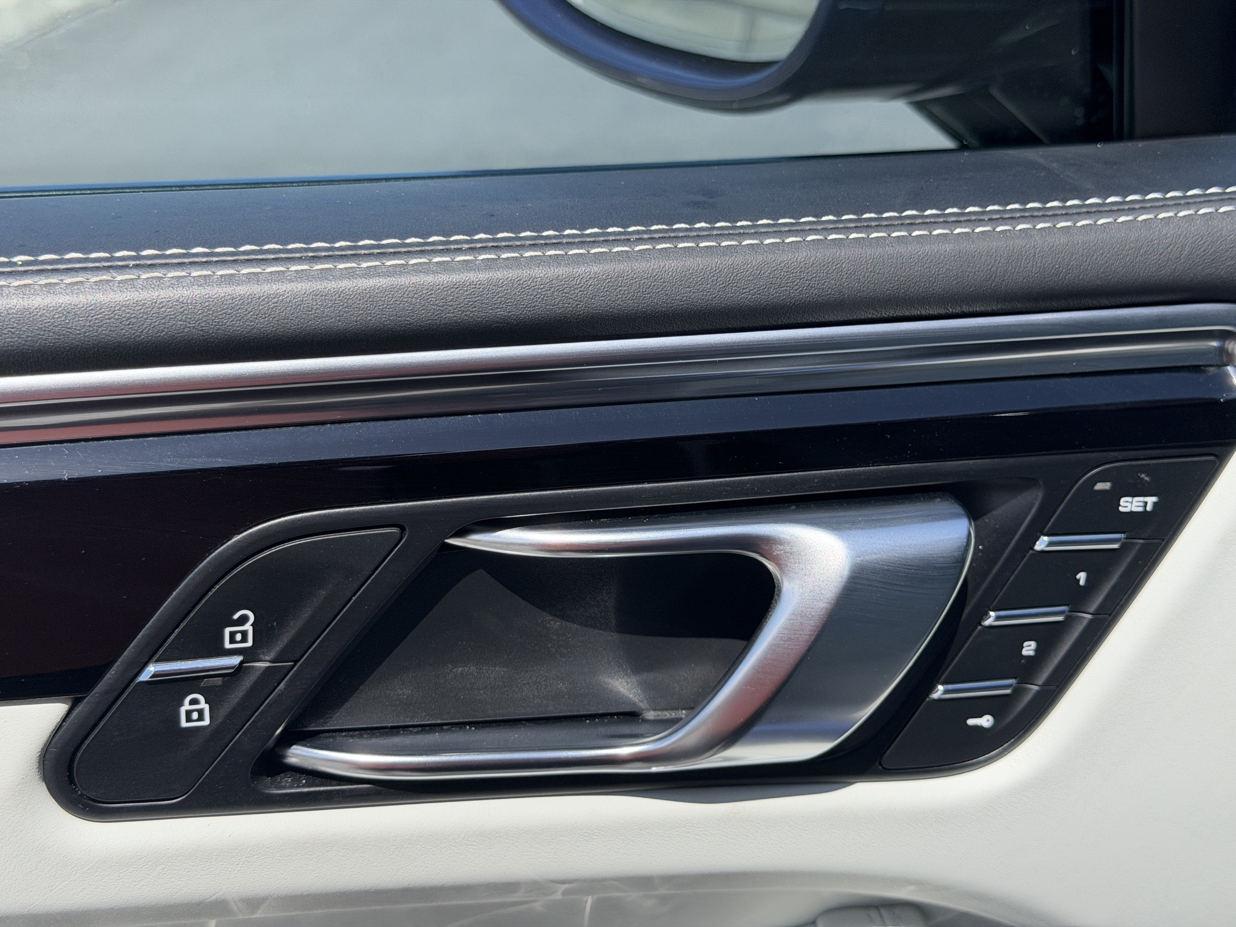 Certified 2023 Porsche Macan AWD/4WD image 28