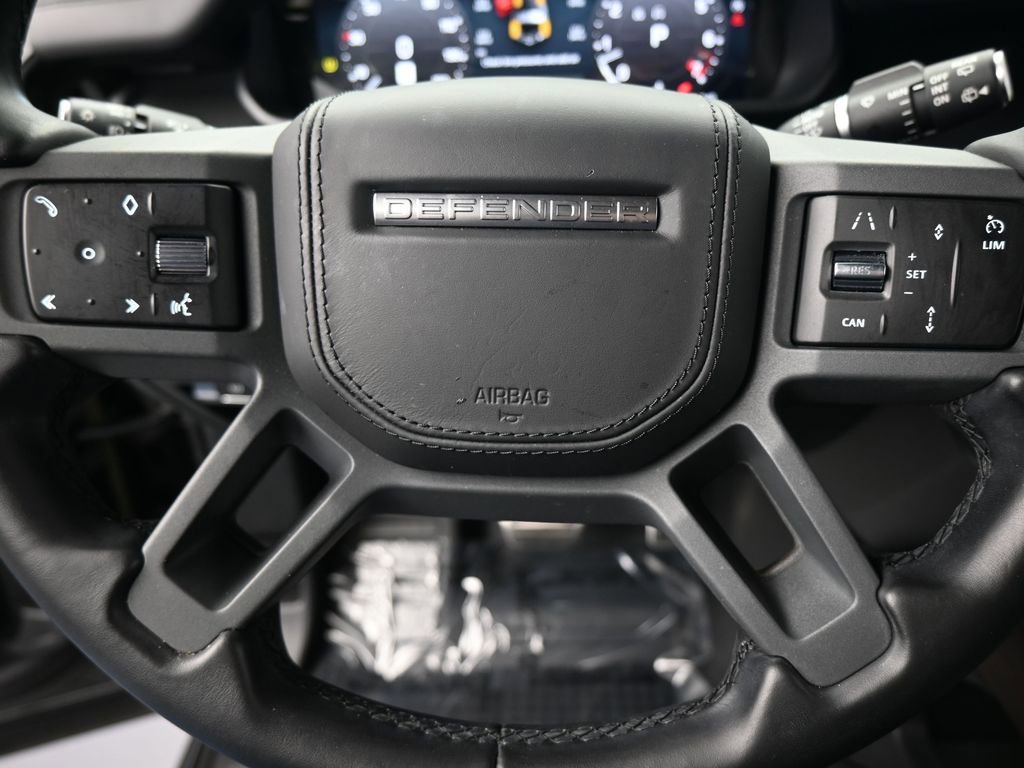Used 2023 Land Rover Defender 90 X image 32