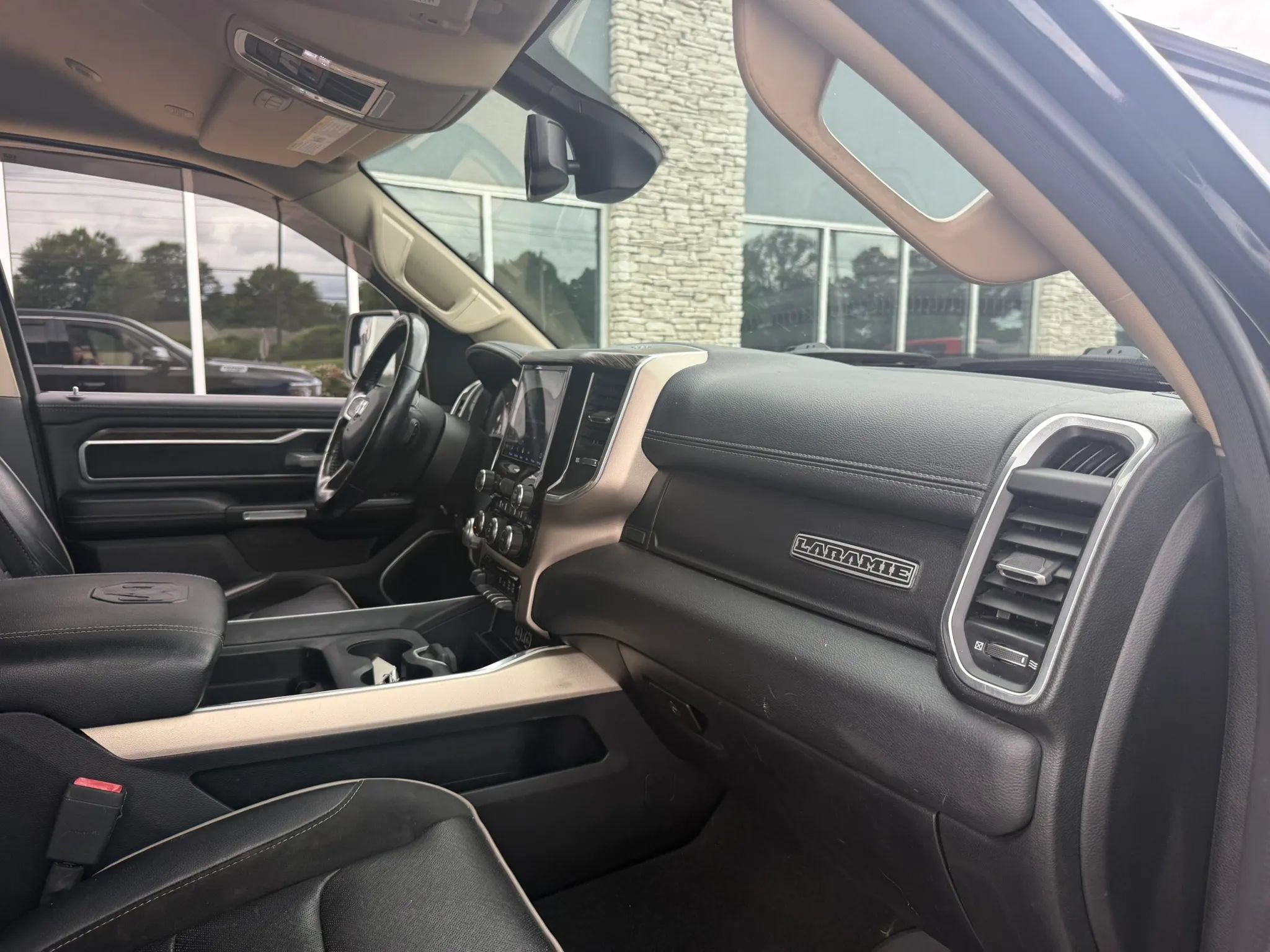 Used 2020 RAM 1500 Laramie AWD/4WD image 15