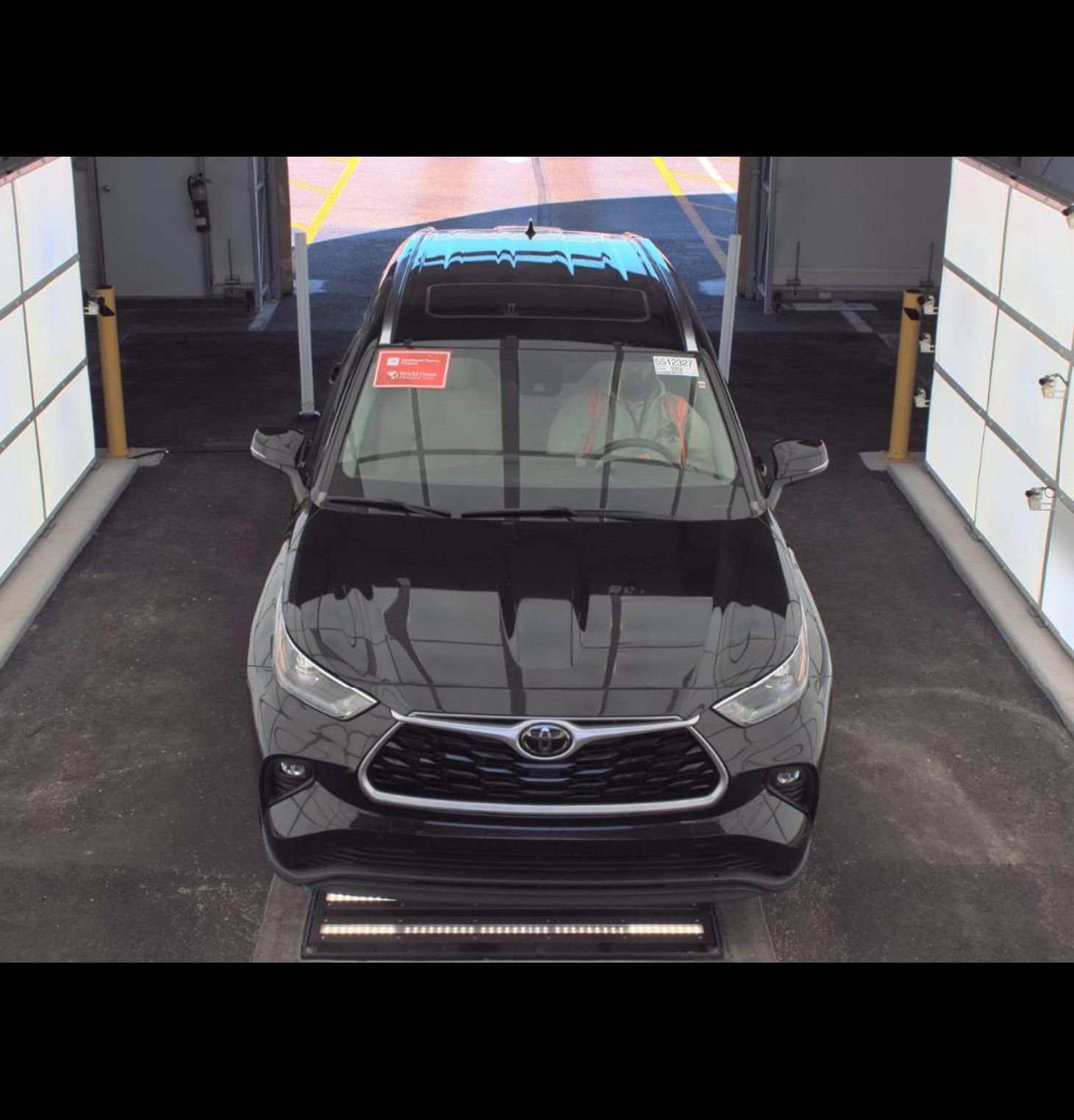 Used 2021 Toyota Highlander XLE video 2