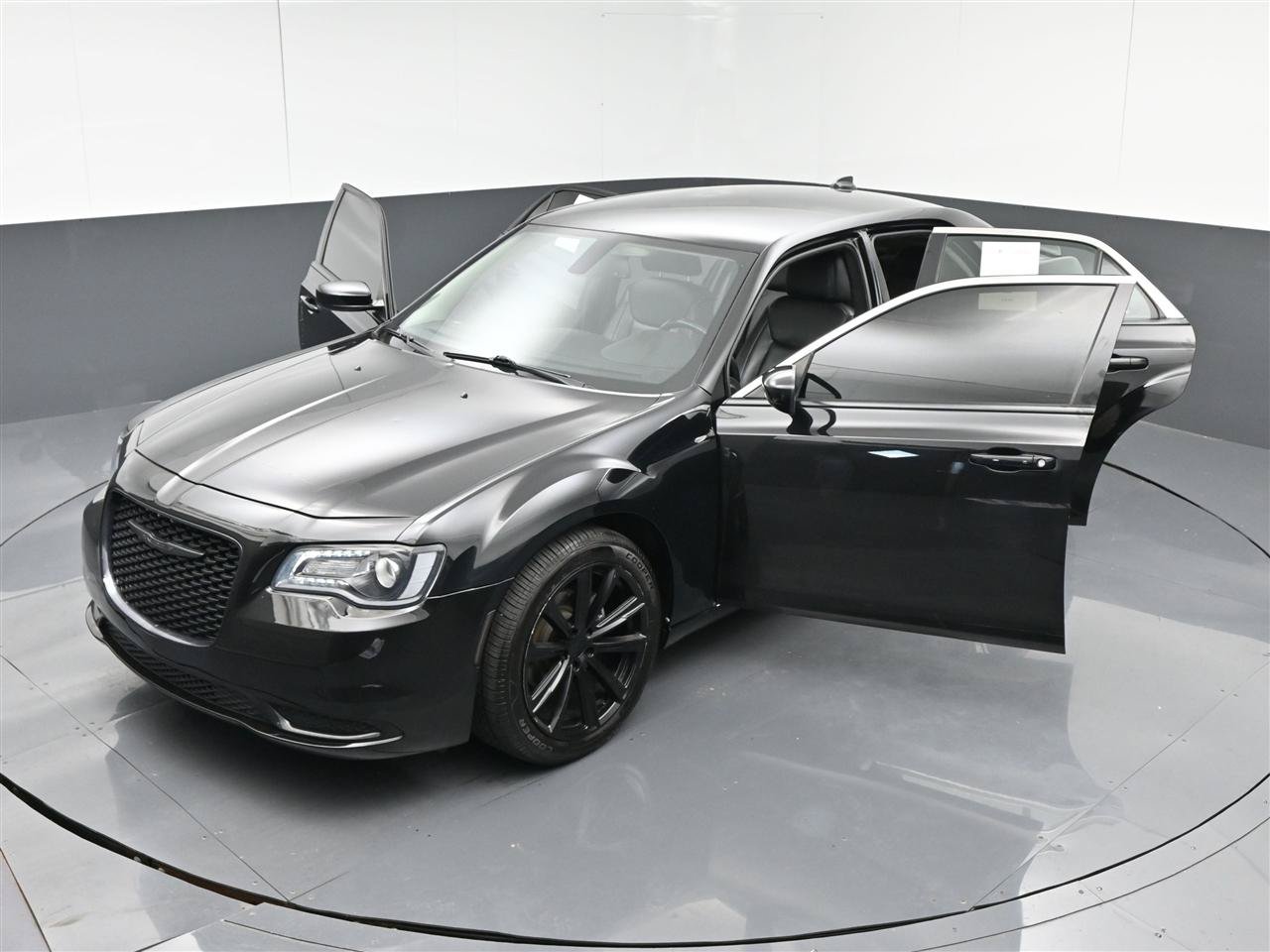 Used 2021 Chrysler 300 Touring w/ Sport Appearance Package RWD image 39