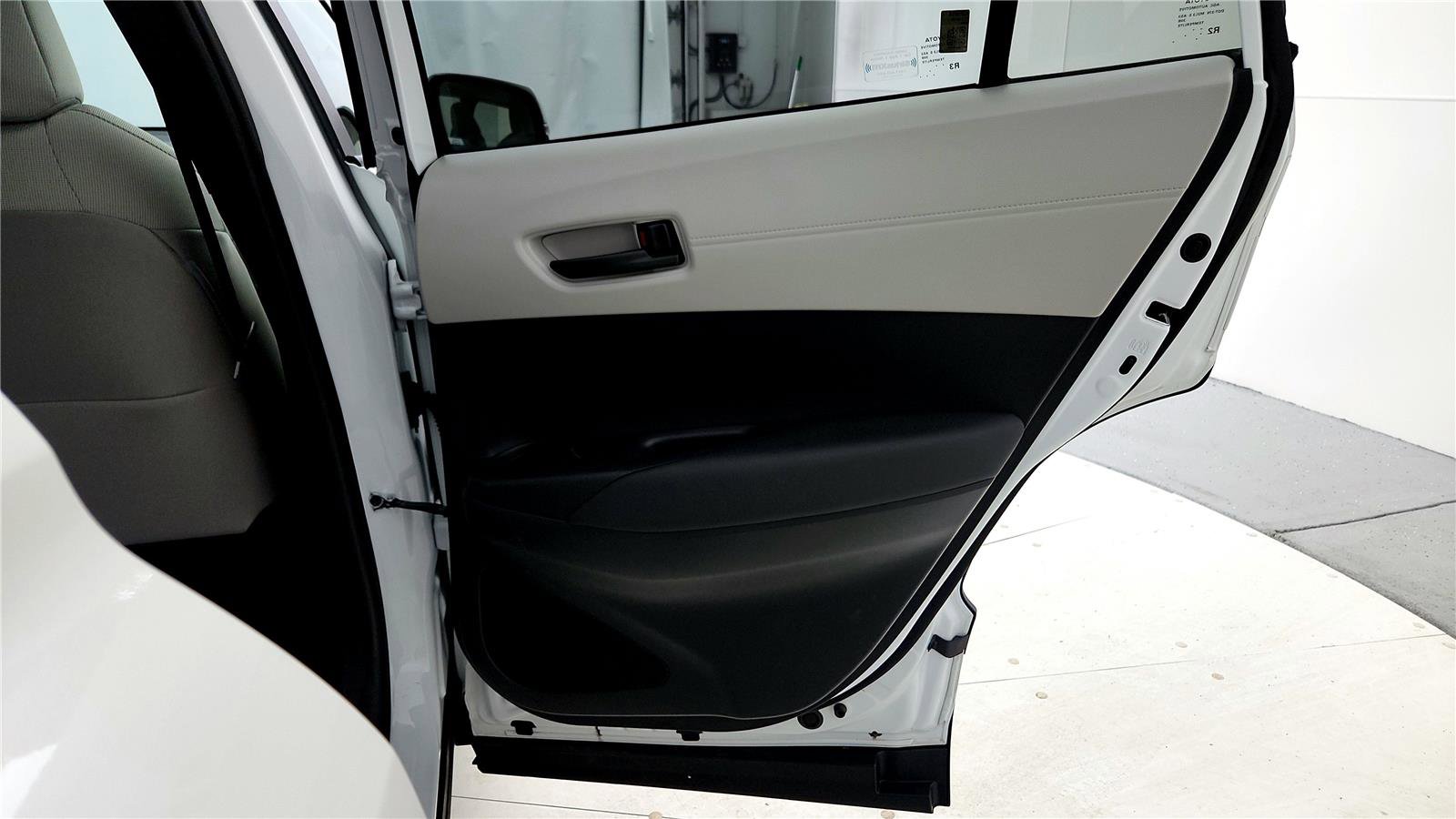 Certified 2023 Toyota Corolla Cross LE image 31