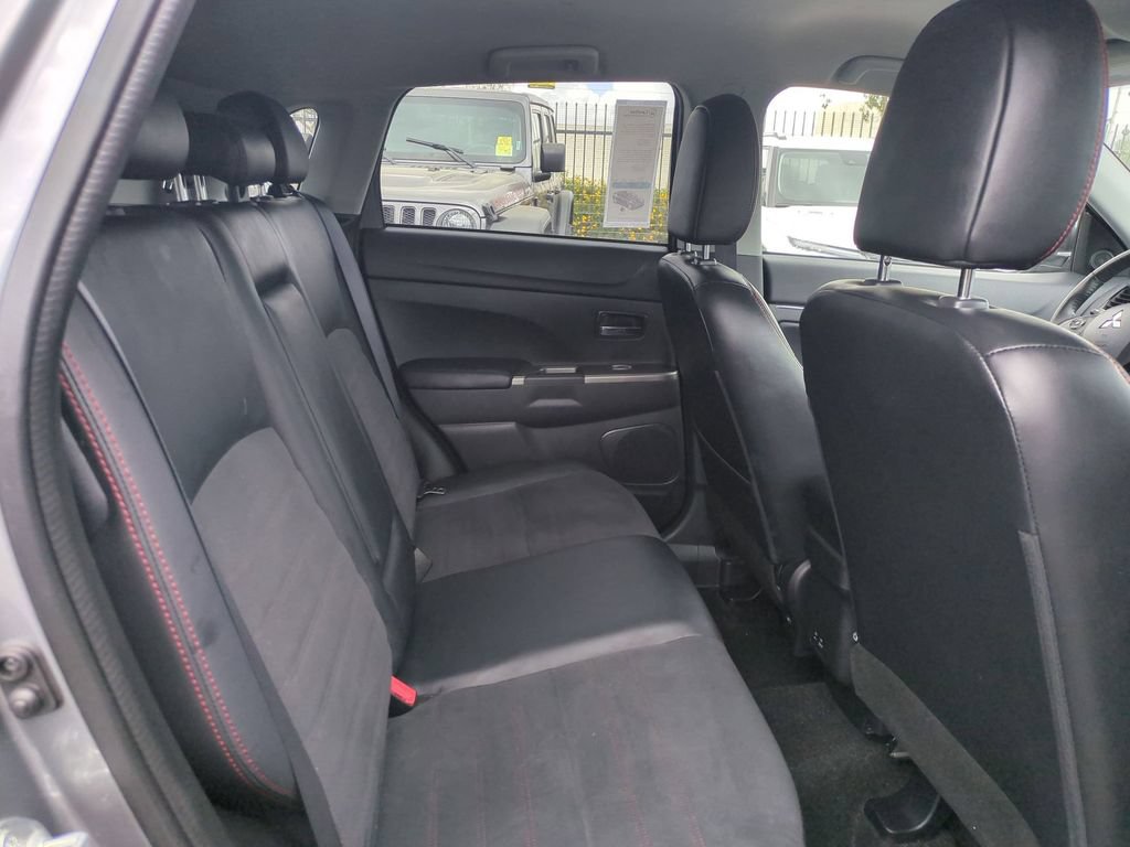 Used 2025 Mitsubishi Outlander Sport SE AWD/4WD image 28