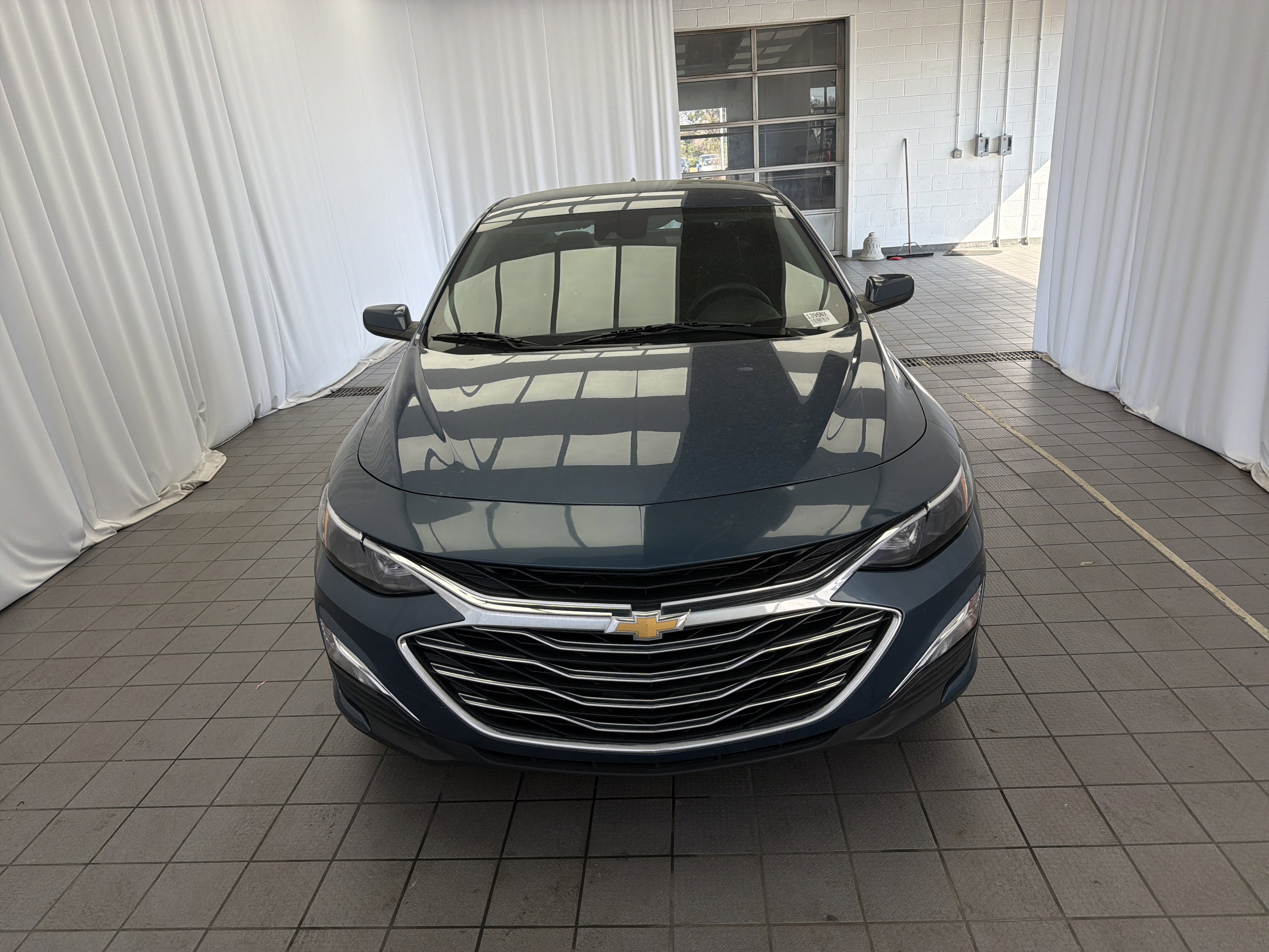 Used 2024 Chevrolet Malibu LS FWD image 2