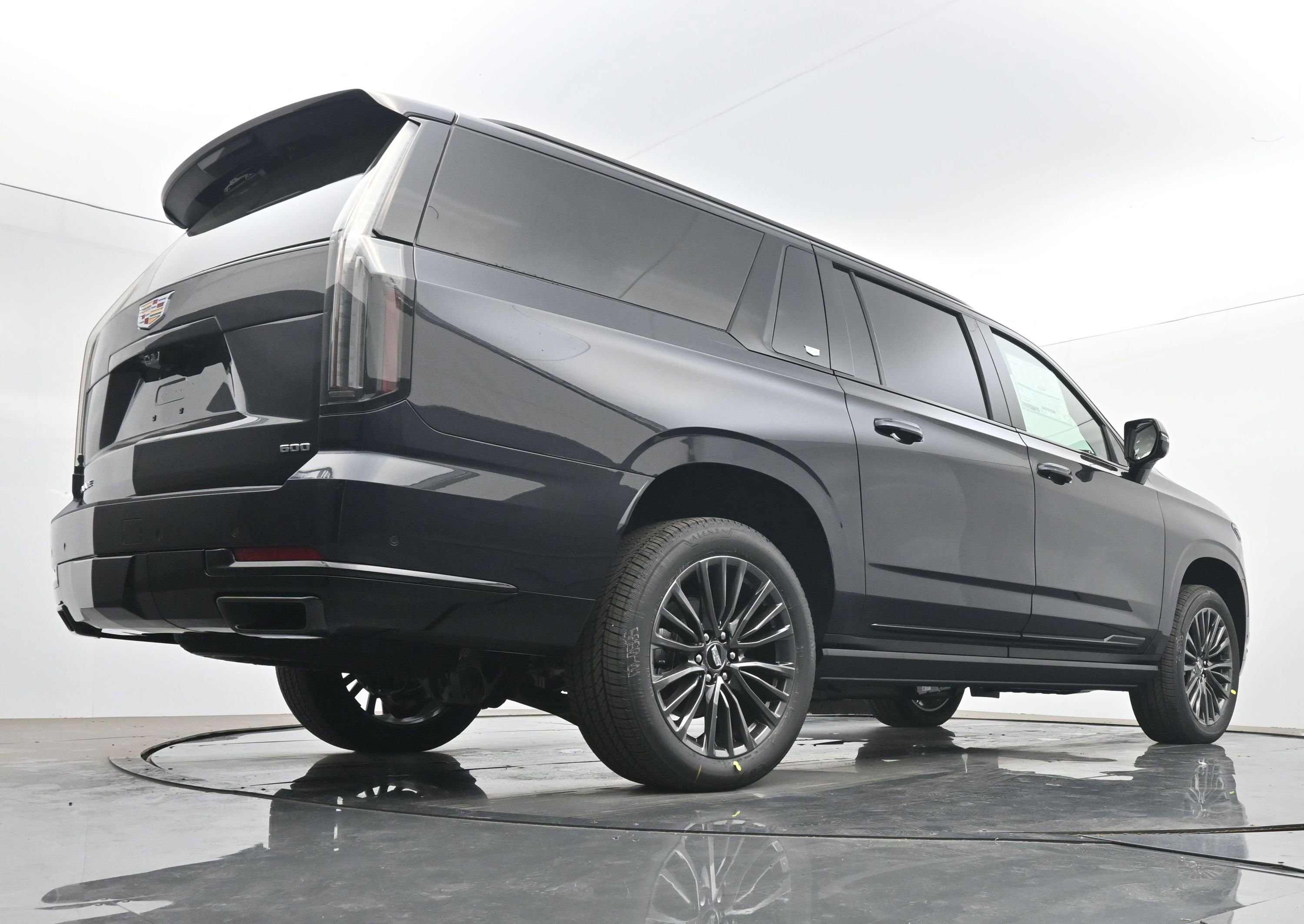 New 2026 Cadillac Escalade ESV Platinum Sport w/ LPO, Floor Liner Package AWD/4WD image 19