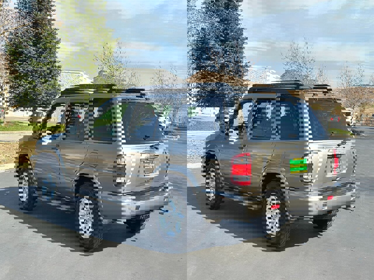 Used 2004 Nissan Pathfinder SE image 3