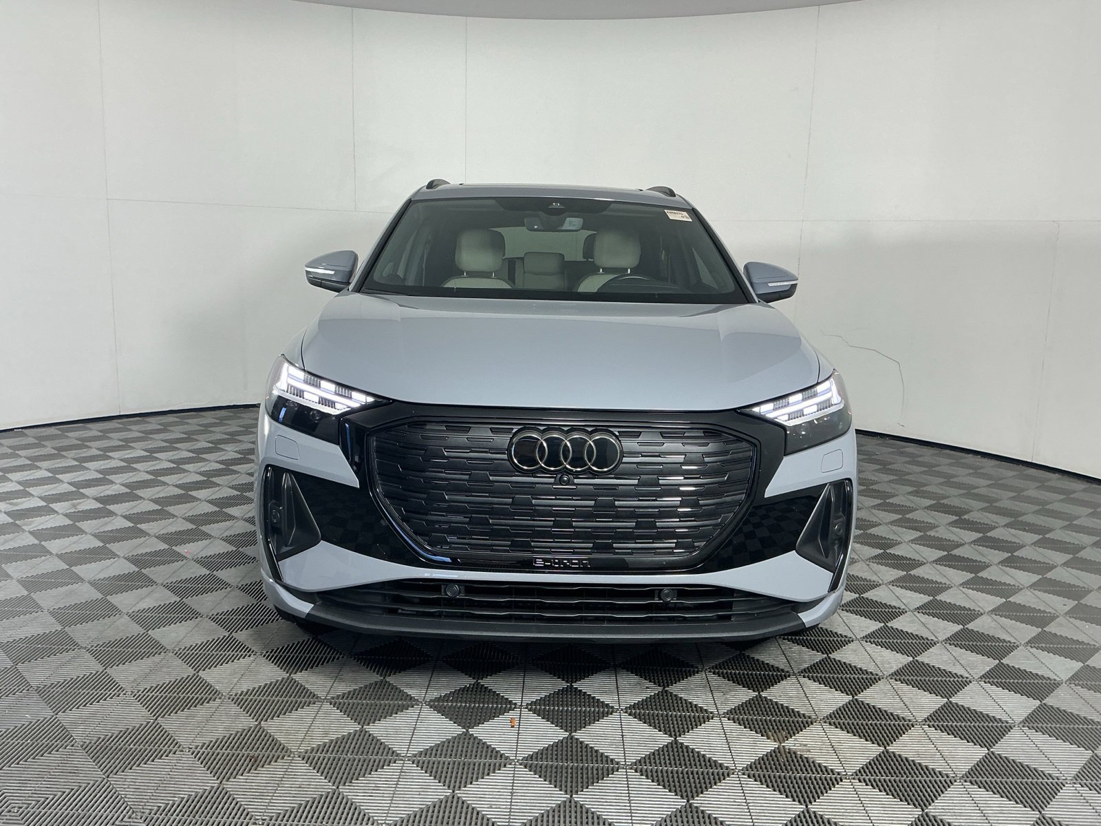 Used 2024 Audi Q4 e-tron Prestige AWD/4WD image 2