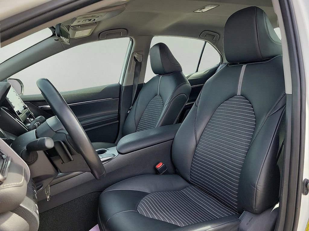 Used 2024 Toyota Camry SE image 11