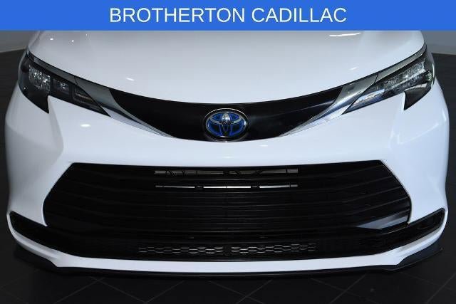 Used 2024 Toyota Sienna LE AWD/4WD image 11