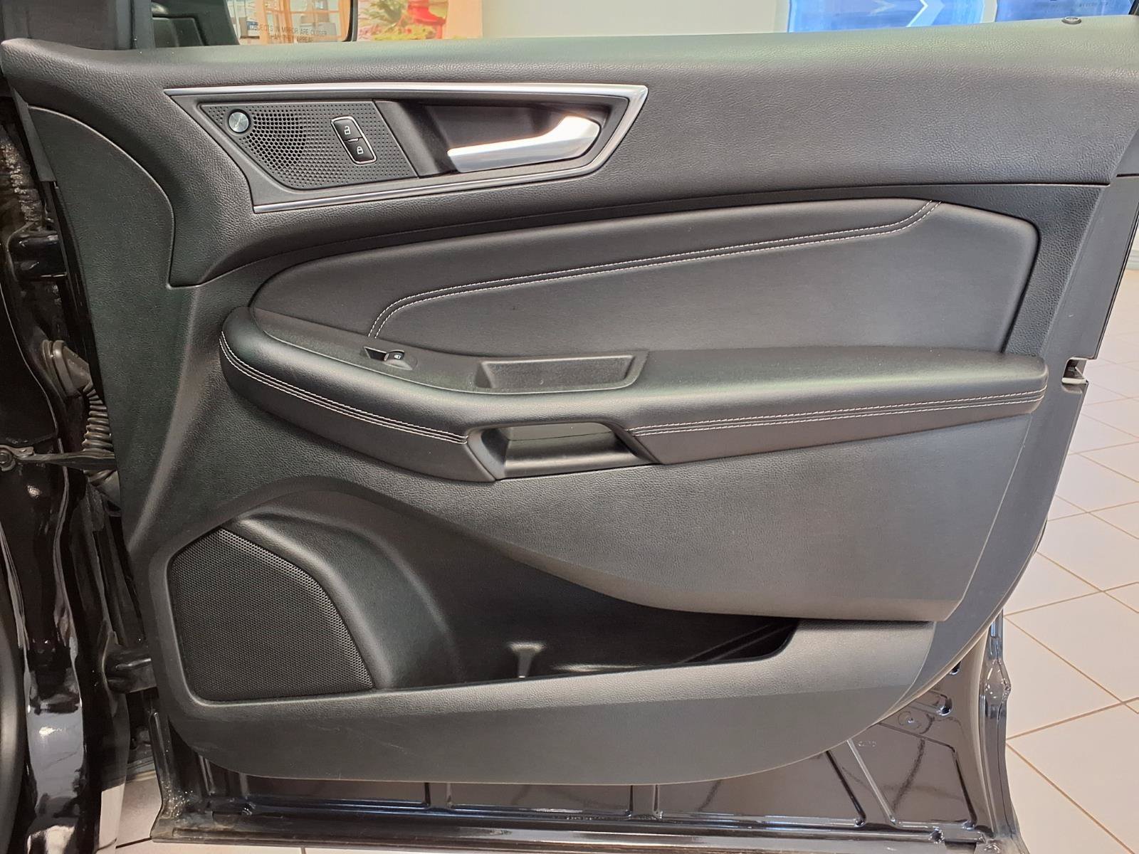 Used 2023 Ford Edge Titanium AWD/4WD image 12