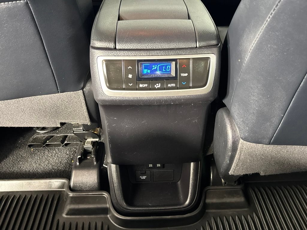 Used 2019 Toyota Highlander XLE AWD/4WD image 36