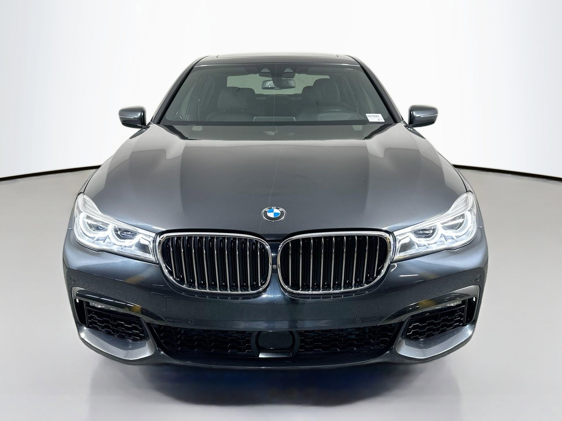 Used 2019 BMW 750i xDrive w/ Executive Package image 2