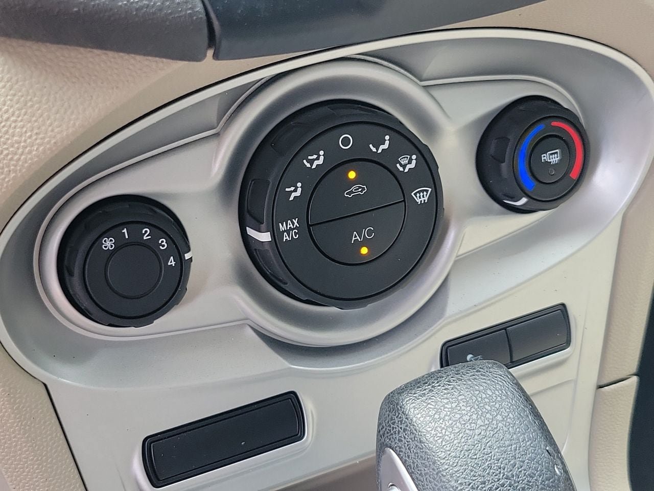 Used 2018 Ford Fiesta SE FWD image 27