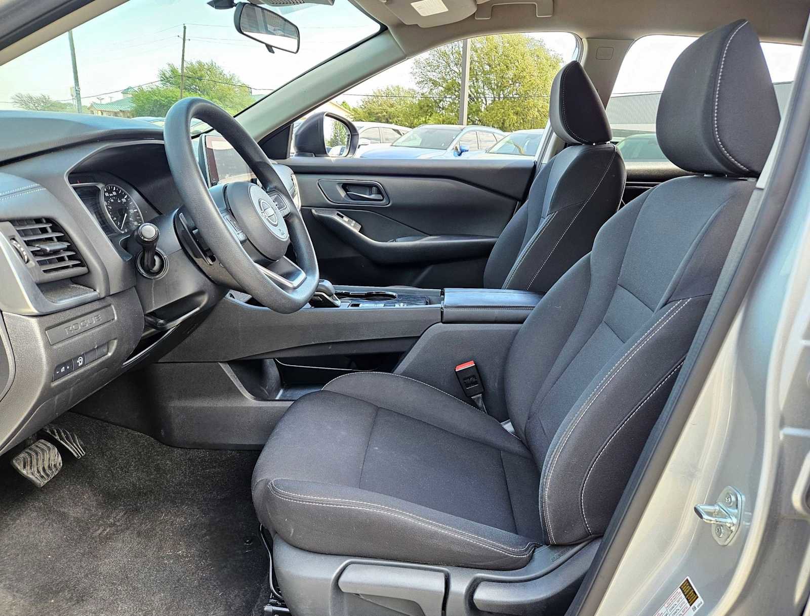 Used 2024 Nissan Rogue S image 15