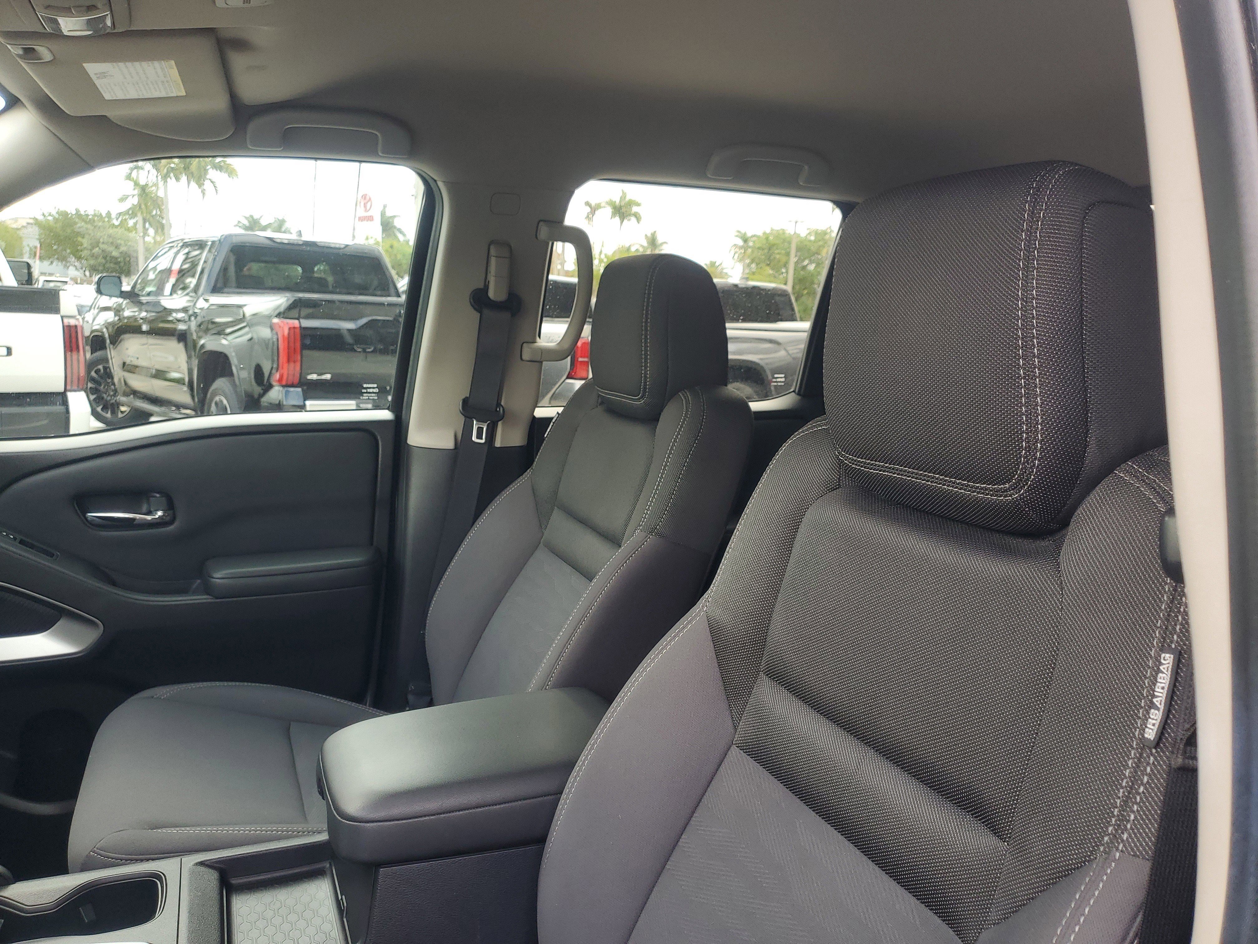 Used 2022 Nissan Frontier SV w/ Technology Package image 16