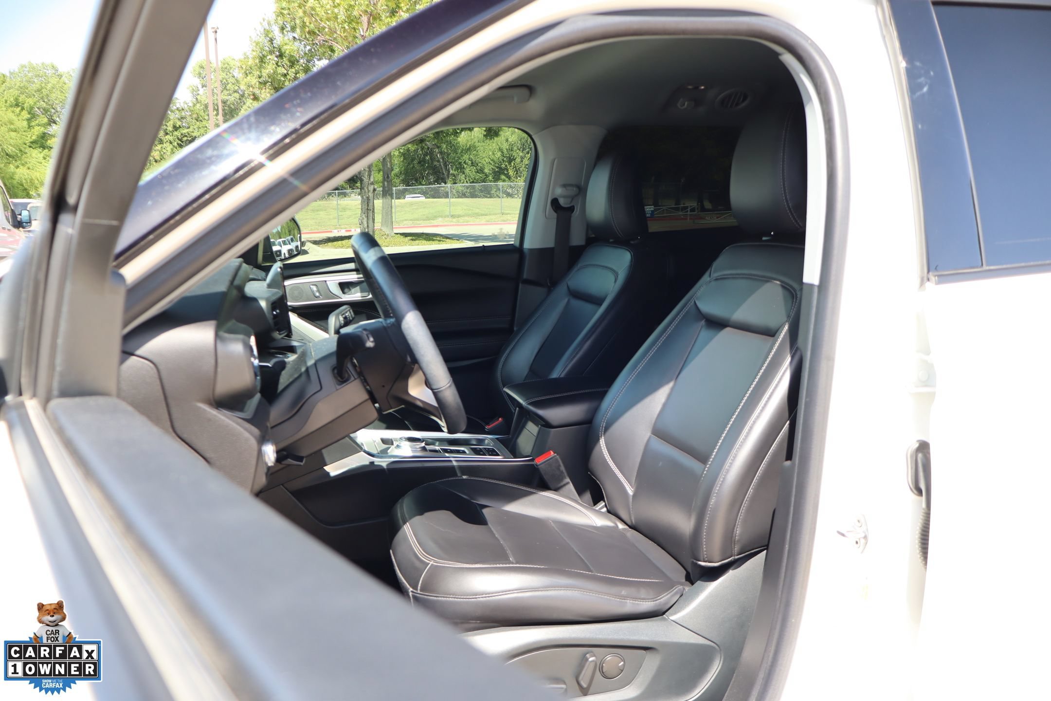 Used 2021 Ford Explorer XLT w/ Equipment Group 202A RWD image 11