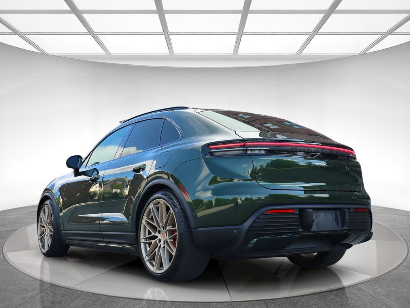 Used 2025 Porsche Macan 4S Electric AWD/4WD image 8
