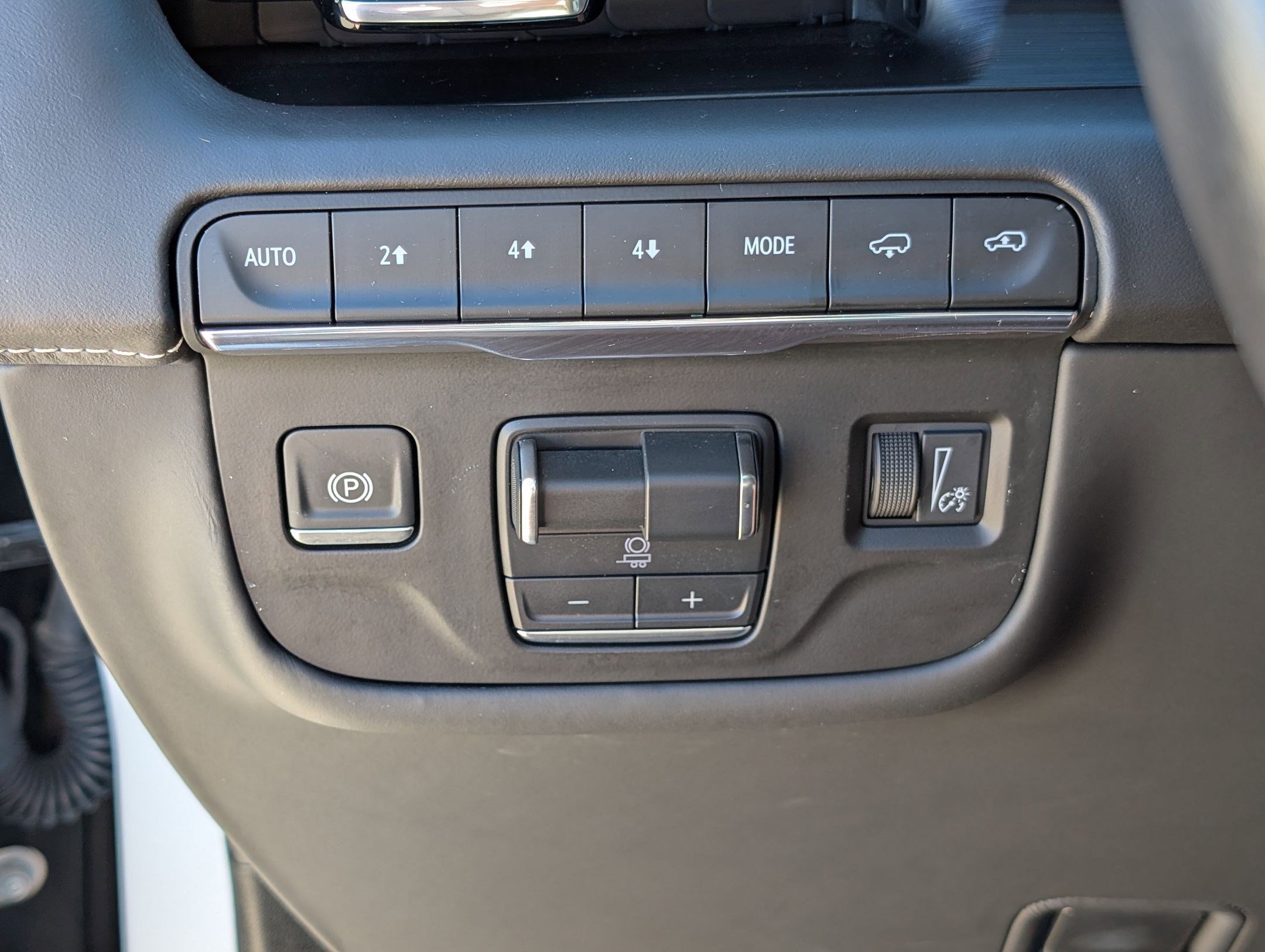 Used 2024 Cadillac Escalade Sport Platinum w/ LPO, ONYX Package image 26