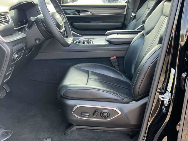 Used 2024 Jeep Wagoneer Series III AWD/4WD image 13