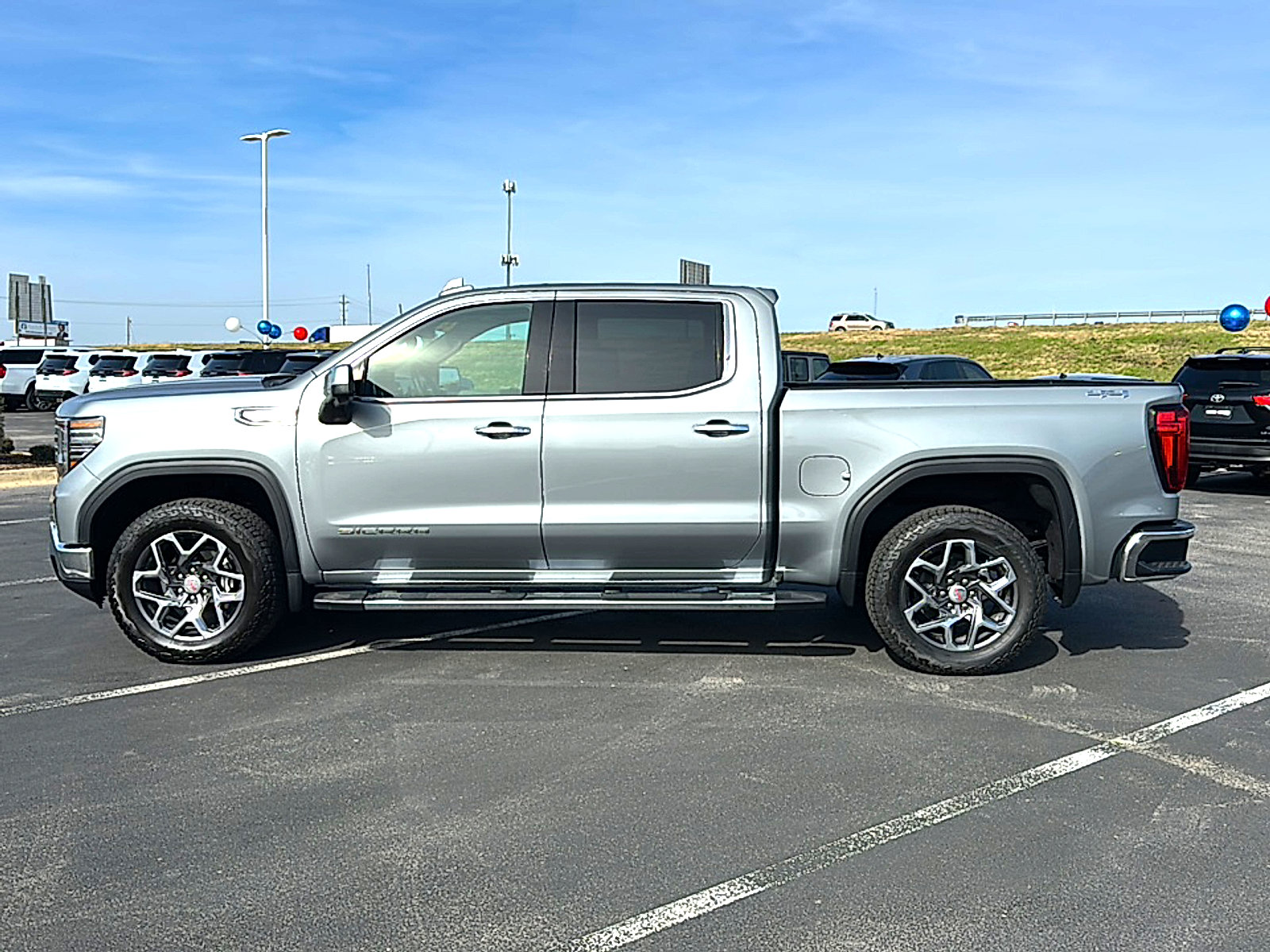 Used 2026 GMC Sierra 1500 SLT image 5