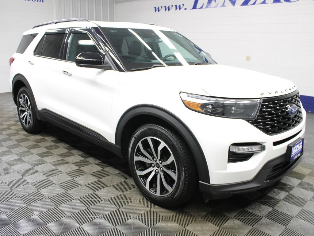 Used 2023 Ford Explorer ST-Line AWD/4WD image 3
