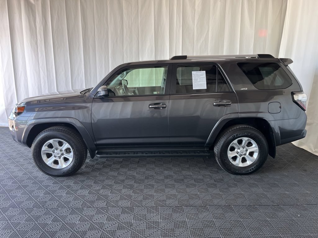Used 2020 Toyota 4Runner SR5 AWD/4WD image 28