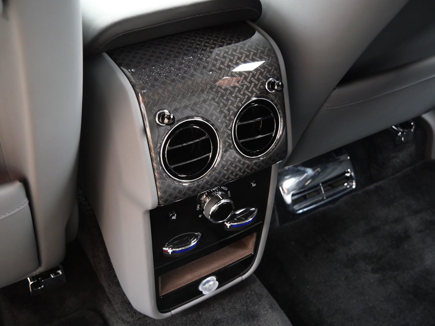 New 2025 Rolls-Royce Cullinan Black Badge image 29