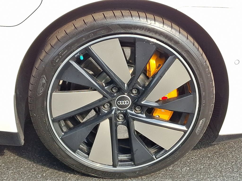 Certified 2022 Audi RS e-tron GT w/ Carbon Performance Package image 15