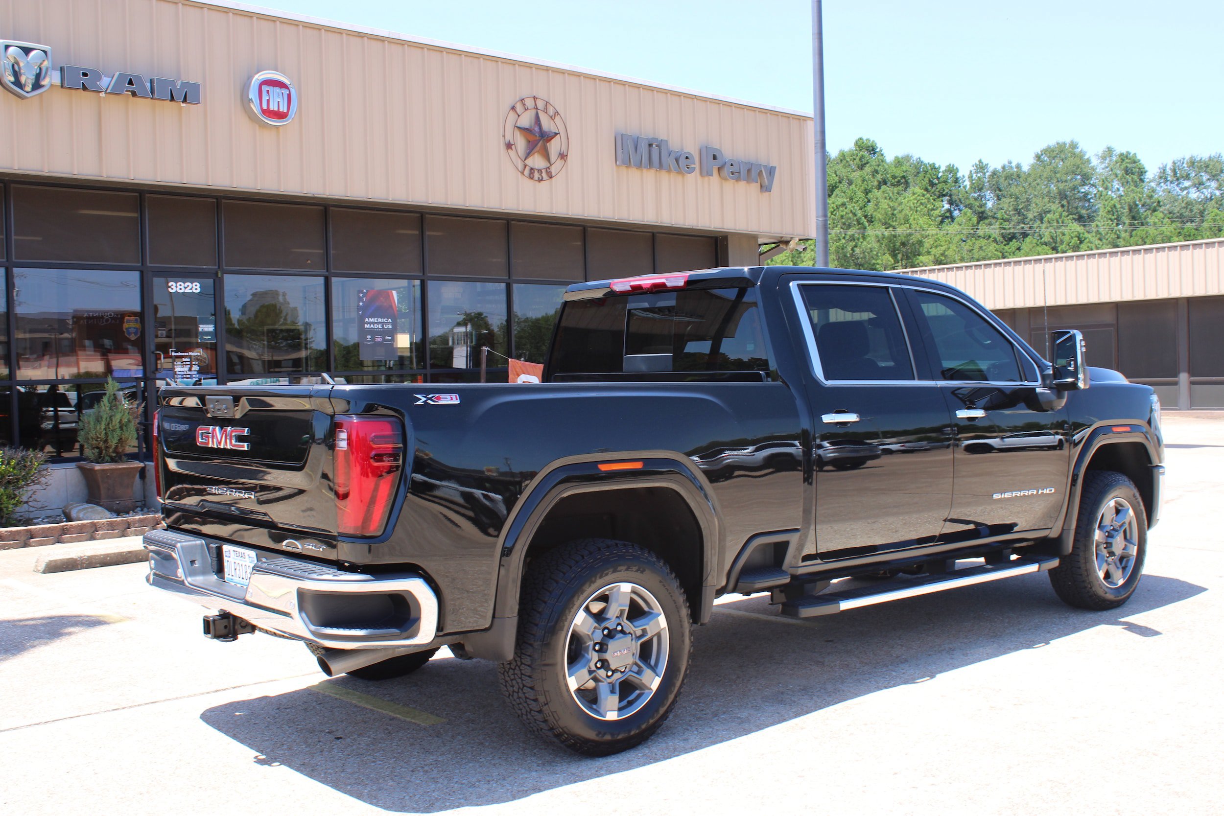 Used 2026 GMC Sierra 2500 SLT w/ SLT Premium Package AWD/4WD image 6