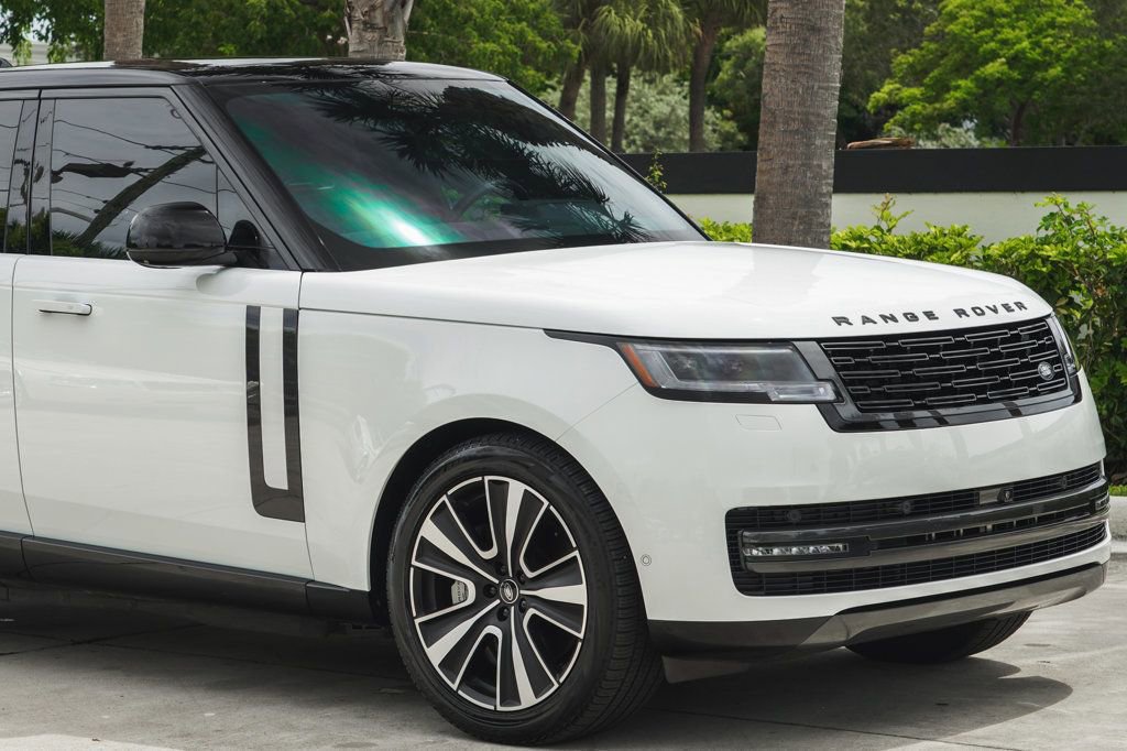 Used 2025 Land Rover Range Rover SE AWD/4WD image 11