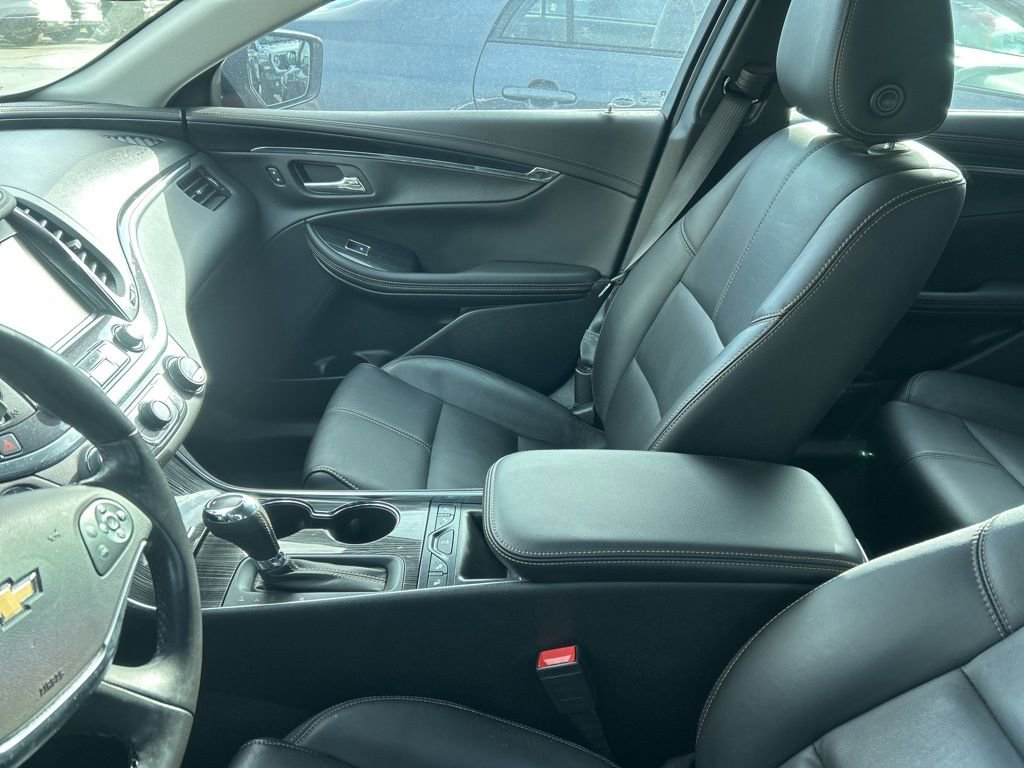 Used 2018 Chevrolet Impala LT w/ LT Leather Package FWD image 9