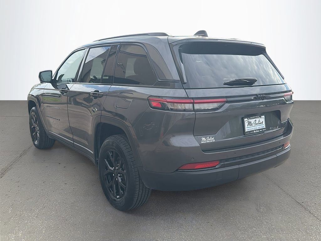 Used 2024 Jeep Grand Cherokee Altitude RWD image 6